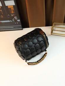 时尚波尔卡圆点枕头包、波士顿包、通勤包、圆筒包，配有独特的五金配件，腕带斜挎包，配有流苏装饰 - 黑色 - 查看 2