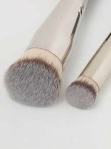 3 pezzi Set di pennelli professionali per trucco: pennello per fondotinta, pennello per correttore sotto gli occhi, pennello piatto obliquo Kabuki per il naso e il contouring, adatti per stendere correttore, cipria, creme e liquidi. Pennello per correttore dalla testa rotonda, con setole morbide e spesse per una copertura completa.