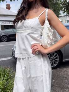 Womens Tops Y2k Crop Tops Stylish Lace Patchwork Hem Floral Embroidery Camisoles Vintage Solid Color Eyelets Spaghetti Strap Tank Tops Boat Neck Loose Fit Cami Tops Summer Casual Daily Vests Beach Vacation Clothes Streetwear Aesthetic Clothes - trắng - Xem 4