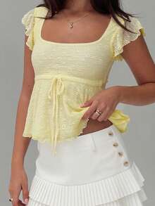 Womens Lace Ruffled Crop Tops Y2k Square Neck Flying Sleeve Babydoll Tank Top Tie Front Flared Hem Boho Blouse - 淺黃 - 查看 4