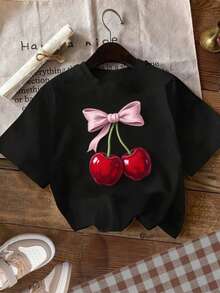 Mujer Camiseta de mujer México Envío Tela transpirable de alta calidad  Estampado de  Lavado a máquina Fresco Deportes Cuello redondo Casual Manga corta Versátil Nueva Era  Lavable a máquina, top casual de cuello redondo de deportes de trabajo estudiantil, moda cómoda y moderna |vestidos de mujer verano almacen localCamiseta de manga corta negra con un diseño de dos cerezas rojas y un lazo rosa - Negro - Ver 1