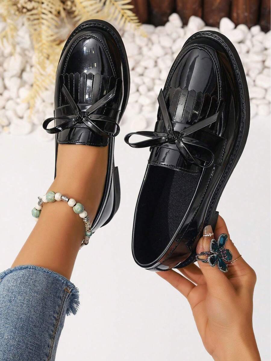 Glossy Black Loafers With Bow & Tassel – Versatile Slip-On Shoes For Women,Chic Patent Leather Loafers – Preppy, Office & Casual Outfit Essential,Shiny Black Slip-On Loafers – Comfy Low Heel For Work & Weekend, Bow Detail Loafers – Dress Up Jeans, Skirts Or Pants,Effortless Glossy Flats – Easy Clean & Timeless For Daily Wear - màu đen - Xem 1
