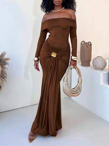 大码复古紧身长裙，优雅长袖褶皱臀部连衣裙，带有金属装饰 - 适合曲线女性的性感复古派对装 - 棕色 - 查看 2