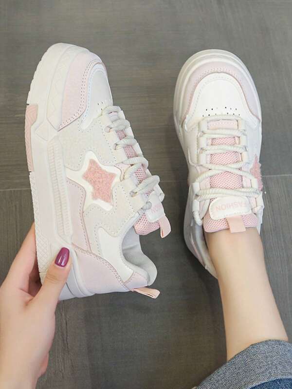 2025 Nouvelles baskets plates polyvalentes et populaires pour le printemps, chaussures de skate décontractées à semelle épaisse et surélevée pour adolescents, été