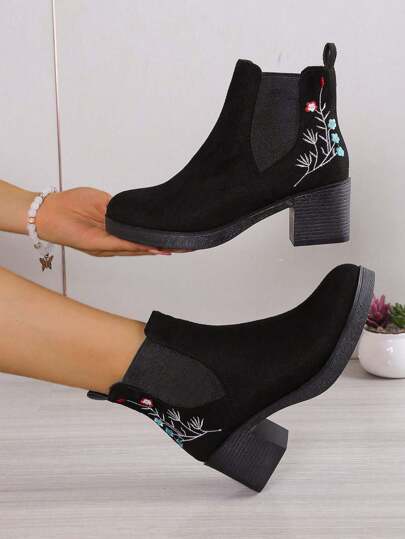 Stivaletti alla caviglia con tacco largo e ricamo, scarpe da donna per primavera/autunno, scarpe per la Pasqua, stivaletti Chelsea con tacco alto e elastico, stivali casual con tacco spesso, scarpe da donna, nuovi stivaletti corti con tacco largo e sexy di moda versatile