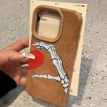 Teléfono con diseño de calavera y corazón. Lente de alta definición. Compatible con phone XS, 12 Pro y 15 Pro. Además, 13, 16, 14 y 11. Cuenta con una construcción de piel sintética suave, resistente y que cubre todo el contorno. - Colores mixtos 1 - Ver 3