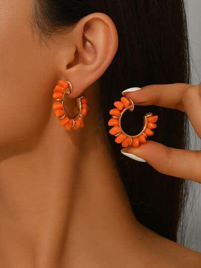 1 Pair Fashionable Elegant Colorful Chocolate Resin DIY Handmade C-Shape Earrings, Suitable For Women To Wear At Parties And Galas To Match Beautiful Outfits. Some Materials Are Made Of Mixed Resin And Shell Fragments, So The Size And Color May Vary Slightly. The Colorful Shell Pieces Are Random. New Addition: Burgundy Square Candy With Gold Bead C-Shape Earrings, The Resin Has Multi-Color Patterns And Each Flower Design Is Unique.