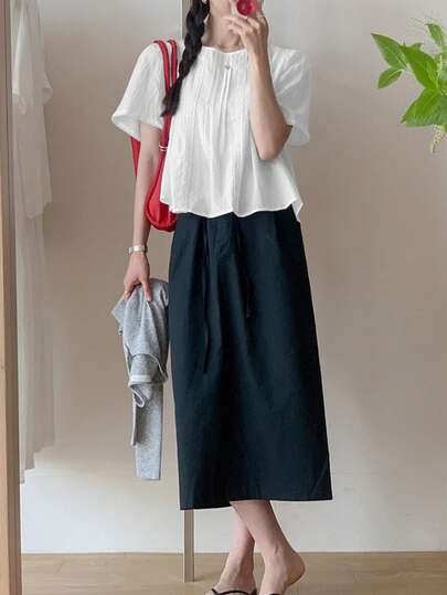 Áo kiểu nữ phối ren nhún bèo, phong cách Mori Girl lãng mạn, ngọt ngào và trẻ trung, thích hợp cho mùa xuân và mùa hè. Màu trắng.