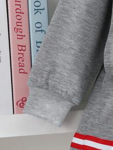 2 件女童春秋学院风套装：纯色宽松运动衫，带装饰标签，彩色条纹褶皱迷你裙，休闲学院风假日套装，优雅可爱，适合学校、日常穿着和度假，很棒的礼物 - 淺灰色 - 查看 5