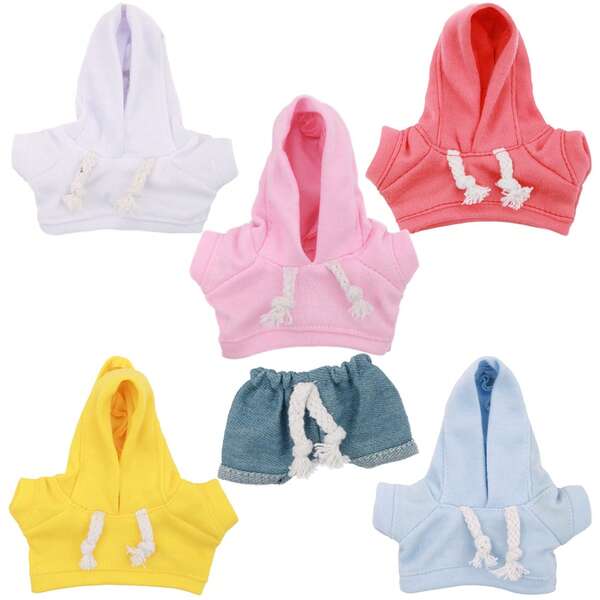 Le tenue 2 pièces comprend un haut à capuche et un short en jean. Le design à cordon de serrage sur le sweat-shirt à capuche et le short ajoute une touche mignonne, convenant aux poupées de 14 cm à 17 cm de taille. L'habillage, la collection et le style de poupée sont des combinaisons courantes, créant un look jeune et décontracté. (Poupées non incluses)