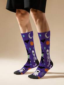 1 par de calcetines de bruja esqueleto morado y murciélago, estampado digital de arte de píxeles retro en poliéster, talla única que se ajusta a la mayoría, duraderos y cómodos para celebraciones de Halloween y regalos de la vida diaria