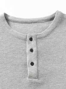 男士亨利领华夫格针织套头衫，亨利领设计，针织面料，透气轻盈，适合春季穿着，纽扣设计，适合日常出行、春季度假穿着，尽显老钱风范。 - 灰色 - 查看 6