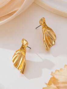 1 Pair Delicate Textured Gold-Tone Leaf Shaped Stud Earrings, Suitable For Women's Dates/Daily Wear - Yellow Gold - View 4