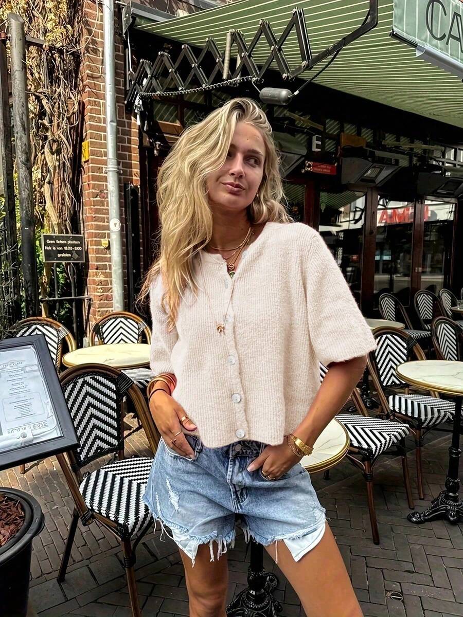 女士V领短袖开衫，前襟纽扣装饰，简约时尚休闲风格，适合日常通勤，可爱毛衣 - 白色 - 查看 1