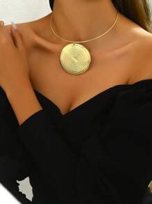 1pc Elegant Minimalist Geometric Square Necklace, Suitable For Women, Retro Minimalist Style, Zinc Alloy, Suitable For Daily And Holiday Wear, All-Season Accessory