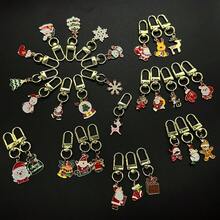 Un paquete de 5 llaveros de metal navideños, decoraciones de ambiente, pequeños colgantes, mochilas de estudiantes, decoraciones colgantes, pequeños regalos para dar a los compañeros de clase, regalos de Navidad