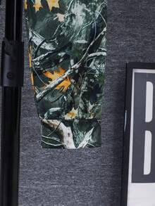 Conjunto de Moletom de Moda Outono/Inverno para Meninos Pré-Adolescentes, Moletom com Capuz em Retalhos de Cor Contrastante, Calça Jogger com Estampa de Camuflagem e Cintura Elástica com Bolsos, Adequado para Atividades ao Ar Livre, Esportes e Uso Casual Diário