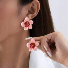 Boucles d'oreilles florales , clous d'oreilles de couleur or brillant, boucles d'oreilles élégantes à pétales floraux pour femmes