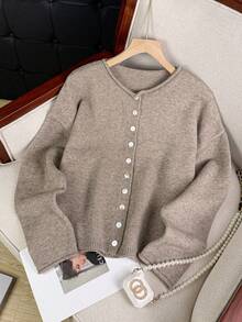 Vivid Style 女士卷边下摆圆领贝壳扭结纽扣长袖针织开衫，短款宽松舒适纯色毛衣，复古风格，适合圣诞节、新年等场合穿着。 - 棕色 - 查看 4