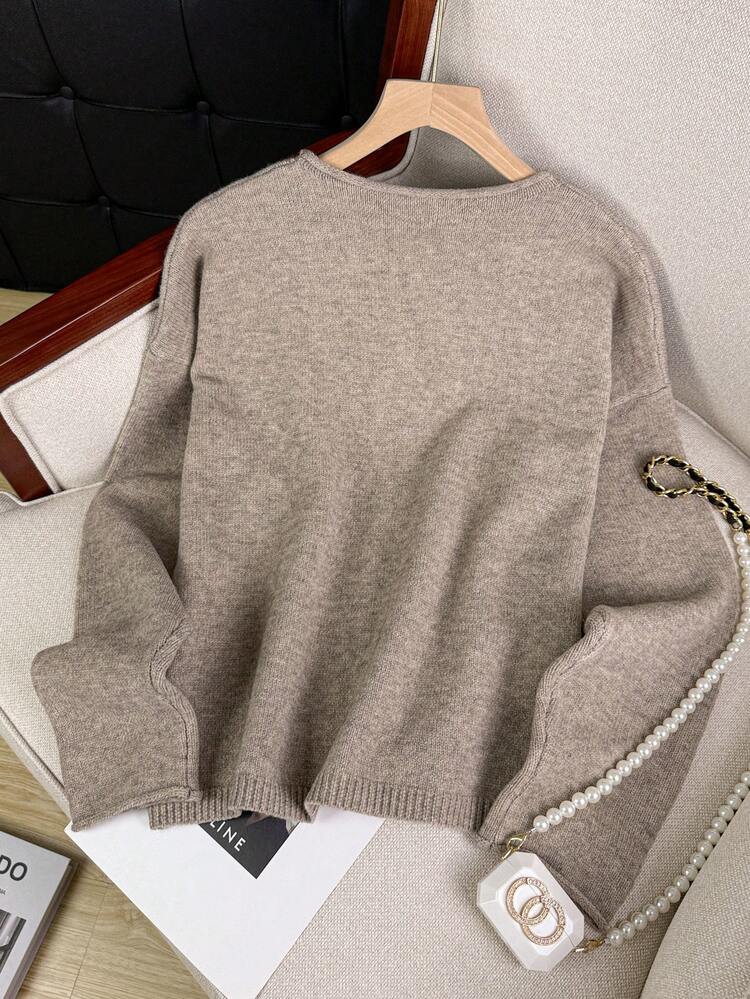 Vivid Style 女士卷边下摆圆领贝壳扭结纽扣长袖针织开衫，短款宽松舒适纯色毛衣，复古风格，适合圣诞节、新年等场合穿着。 - 棕色 - 查看 4