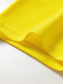 Women's Loose-Fit T-Shirt (CrewNeck) | Letter And Shoe Pattern Print | Fashion Style | Comfortable And Breathable | Versatile Essential | Fast Local Delivery Supported. - 黃色 - 查看 4