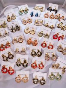 18 Artikel - Edelstahl Ohrringe, asymmetrische Multi-Element Ohrstecker, verblassen nicht leicht, geeignet für den täglichen Damenbedarf und als Geschenke.