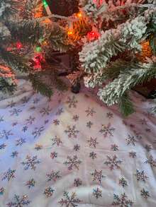 1pc Christmas Home Decor Christmas Tree Skirt, Sequin Snowflake White Faux Fur Snowflake Tree Skirt, Soft Cozy Christmas Decoration Pure White Plush Tree Skirt, Versatile Christmas Tree Skirt Accessory