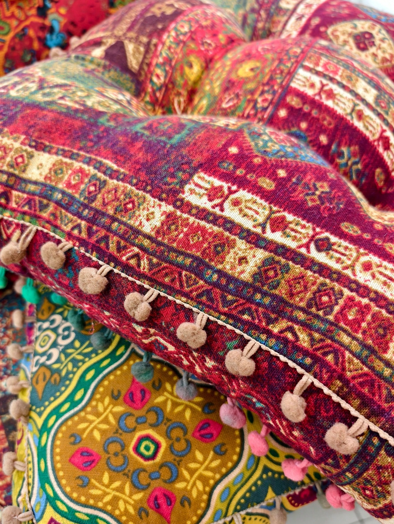 احصل على وسادة أرضية سميكة بطراز بوهيمي تتمتع بالر...