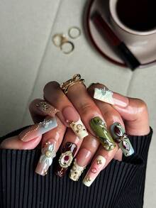 NAIO 春夏手工美甲花园系列，长方形按压式人造指甲，包含饰有3D浮雕花朵、金色十字架宗教符号、金色边框和珍珠水钻的白色法式美甲贴纸，专为女性和女孩设计的美甲用品，每套10片，适合派对、庆典、日常佩戴，是送给女性和女孩的绝佳礼物。 - 彩色 - 查看 5