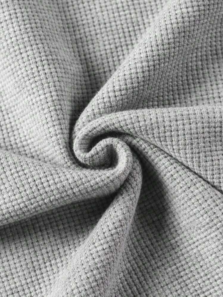 男士亨利领华夫格针织套头衫，亨利领设计，针织面料，透气轻盈，适合春季穿着，纽扣设计，适合日常出行、春季度假穿着，尽显老钱风范。 - 灰色 - 查看 9