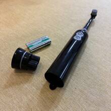 Cepillo de dientes eléctrico giratorio con 4 cabezales de cepillo, incluye 2 baterías AAA, cepillo de dientes eléctrico con batería de limpieza inteligente, cerdas suaves