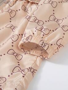 1 pieza Chaqueta casual para niñas, con estampado de lazo a la moda y capucha con cremallera, para otoño