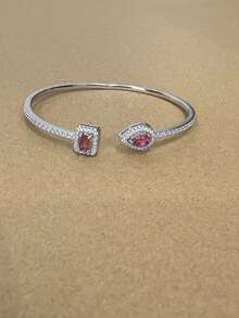 سوار نسائي مفتوح مزين بمكعب الزركونيا النحاسي ذو شكل مربع، بلون أزرق ياقوتي/فضي، مناسب للارتداء اليومي - وردي - مشاهدة 10