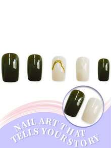 24片短款方形亮面多色按压指甲，俏皮法式指尖，粉色、绿色、白色、黄色和奶牛印花图案，点缀凸起圆点纹理和字母细节。佩戴舒适，易于涂抹，持久亮泽，包含粘扣和指甲锉，适合派对、角色扮演和日常穿着。