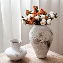 Jarrón cerámico vintage estilo granja - Blanco mate/Marrón grisáceo, Decoración para sala de estar y mesa de comedor, Soporte duradero para flores de cerámica, Regalo de inauguración de casa, Diseño cilíndrico, Artesanía en arcilla de alta calidad, Acabado desgastado Decoración del hogar Decoración de la habitación Jarrón de flores Jarrón de vidrio
