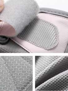 A Pair Of Fitness Women's Half-Finger Gloves That Prevent Calluses, Suitable For Outdoor Cycling, Anti-Slip And Wear-Resistant, For Rock Climbing, Weightlifting, Rope Skipping, And Horizontal Bars.