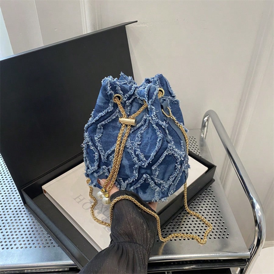 Bolso de cubo de un solo hombro con cierre de cordón metálico, flecos de rombos de unicolor, adecuado para ir de compras