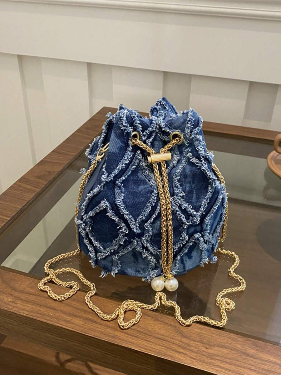 纯色菱形流苏金属抽绳单肩水桶包，适合购物