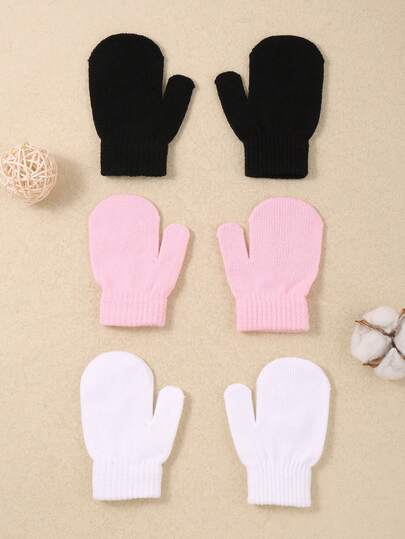 A Set Of Three Pairs Of Anti-Scratch Gloves For Newborns. Warm Knitted Gloves Suitable For Autumn And Winter, And Suitable For Both Baby Boys And Baby Girls. They Can Be Worn By Toddlers Aged 0-3 Years.