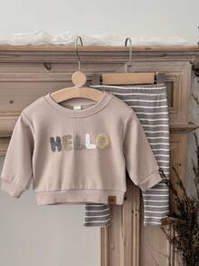 2 Stücke/Set Baby Jungen Lässig Pullover mit bestickten Buchstaben Rundhalsausschnitt Langarm und gestreifte Hose Set, Frühling/Herbst