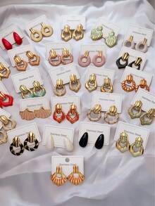 18 Artikel - Edelstahl Ohrringe, asymmetrische Multi-Element Ohrstecker, verblassen nicht leicht, geeignet für den täglichen Damenbedarf und als Geschenke.