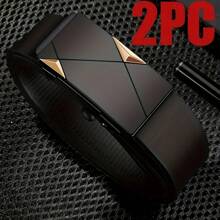 1条时尚男士皮带，配有自动扣，高端设计，适合年轻和中年男士，夏季、校园休闲、商务场合，可作为男友、丈夫、父亲等男士礼物，日常穿着，时尚百搭，适合青少年、户外、度假、运动、旅行、街头、波西米亚风、复古秋季、万圣节等秋冬季配饰，也适合青少年、青年、男士，休闲、户外、运动、度假、毕业礼物、生日礼物、日常穿着。