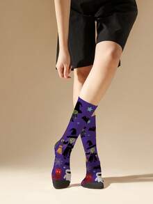 1 par de calcetines de bruja esqueleto morado y murciélago, estampado digital de arte de píxeles retro en poliéster, talla única que se ajusta a la mayoría, duraderos y cómodos para celebraciones de Halloween y regalos de la vida diaria
