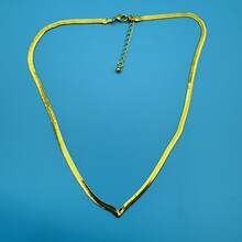 Women's Gold V-Neck Stainless Steel Necklace - An Elegant And Simple Stacking Necklace For Everyday And Party Wear, A Valentine's Day Gift, A Versatile Accessory For All Year Round, With A Sexy Style And A Fashionable And Smooth Design. The Delicate Design And Small Size Create An Atmosphere Of Luxury And Wealth, Making The Wearer Look Radiant. - Vàng - Xem 2