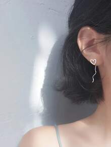 1 Pair Silver Heart Shaped Wave Earrings, Elegant & Fashionable Minimalist Love Tassel Design, Suitable For Parties, Banquets, Valentine's Day And Other Holidays