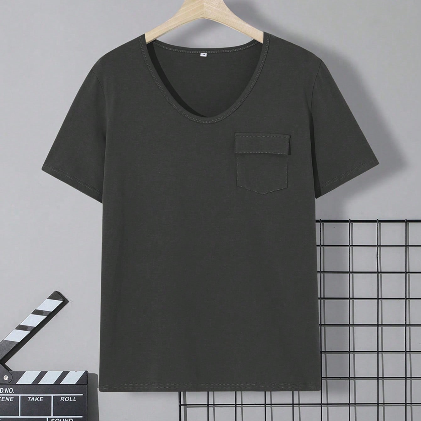 Camiseta de manga corta con cuello en V de algodón 100% casual para hombres, combinada con pantalones cortos de estilo americano, adecuada para viaje
