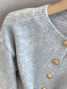 1 Áo len cardigan màu xám đơn hàng thu/đông thiết kế tối giản, tay dài, xẻ tà phía trước, cài nút kim loại độc đáo, áo len cardigan dệt kim tay dài cho nữ - Màu Xám nhạt - Xem 5
