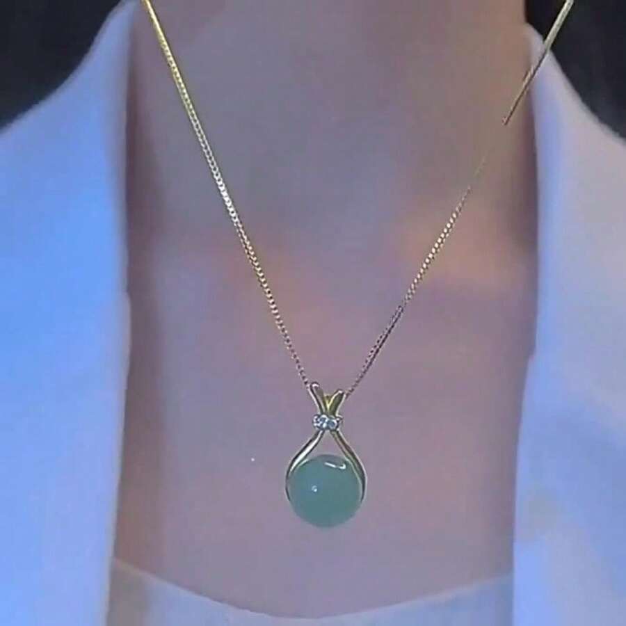 Light Luxury Imitation Hetian Jade Lucky Bag Pendant Necklace Alloy Women's Titanium Steel Necklace High-End Temperament Simple Versatile Jewelry New Titanium Steel Non-Fading Lucky Bag Necklace Does Not Fade And Is Not Afraid Of Water Transport Light Luxury Niche Temperament High-End Clavicle Chain Pendant - vòng cổ - Xem 1