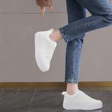 MEMON Womens Fashion Sneakers,Lace Up Platform Sneakers,Lightweight Casual Sneaker,Walking Sport SneakersChristmas - 米色 - 查看 6