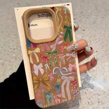 Teléfono con diseño de lazo de grafiti, que ofrece lentes altas, compatible con los modelos X, 15 Plus, 11 Pro, 14, 13, 12, XS y 16. Cuenta con un material suave de piel sintética antimanchas con todo incluido. - Blanco - Ver 4